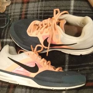 Size 81/2 Nike zoom